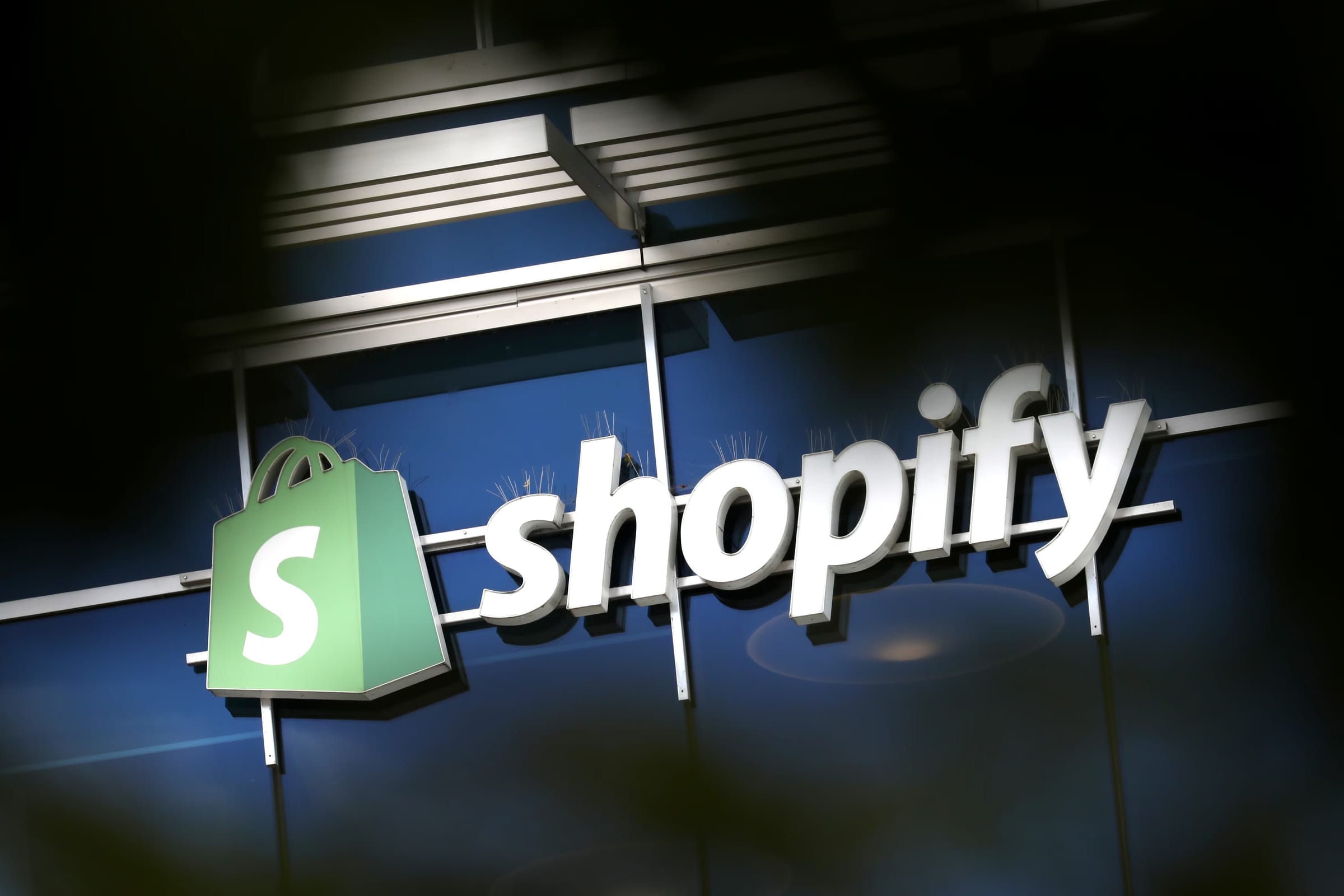 -commerce : Shopify Sees a Sharp Acceleration in Sales via AI Searches